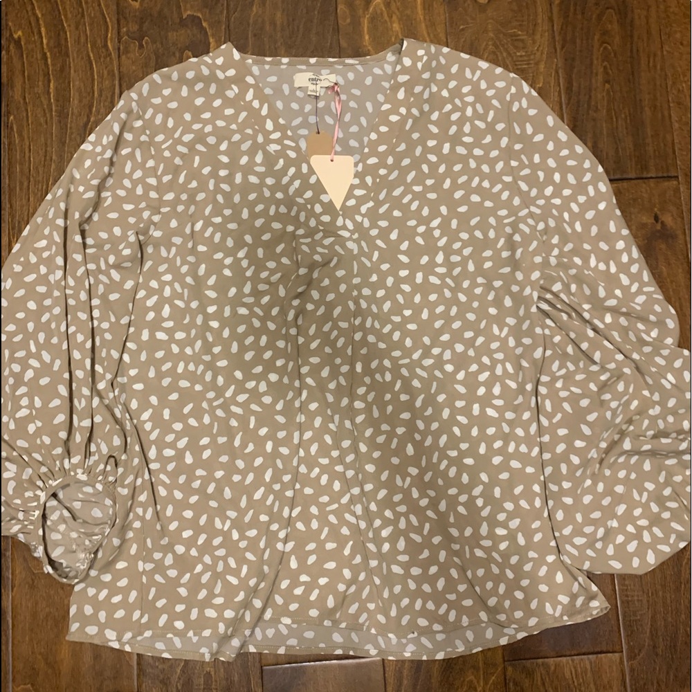 Entro blouse! Size large! NWT!!
